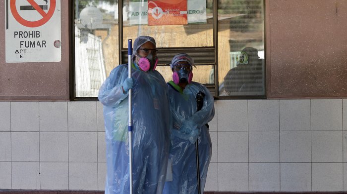 Desde auxiliares de aseo hasta parvularias: Hospitales ofrecen variados trabajos durante la crisis