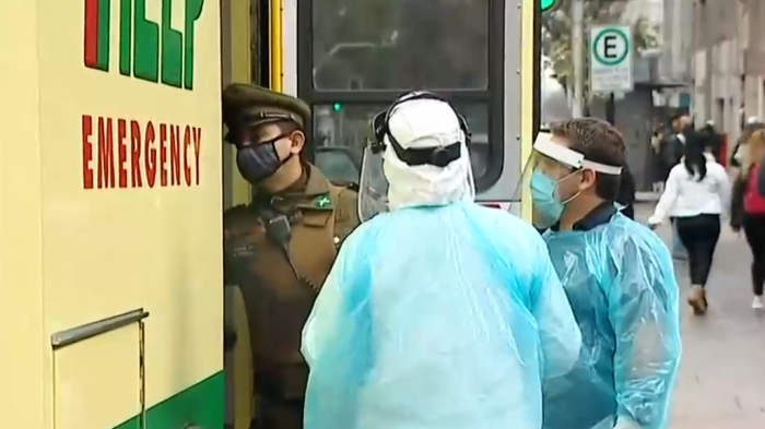 Detienen a hombre con COVID-19 en Plaza de Armas: Sacó un permiso en Comisaría Virtual para ir a una cita médica