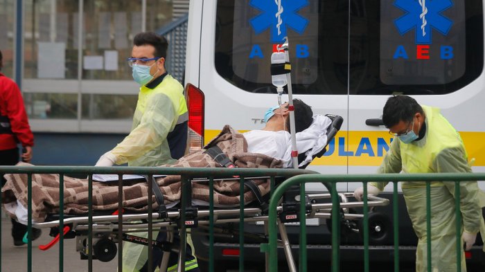 Autorizan a hospitales a conectar hasta dos pacientes al mismo respirador mecánico 