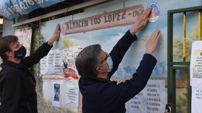 Codina y Lavín entregarán $30 mil a familias para que puedan comprar en almacenes de barrio