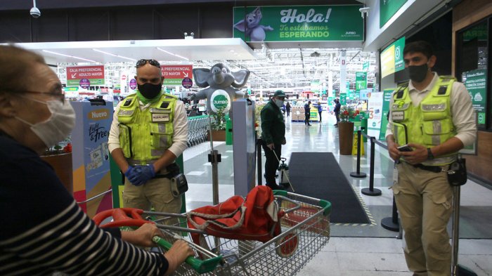 Funcionario de Cesfam contagiado con COVID-19 fue detenido por hurto en supermercado de Hualpén