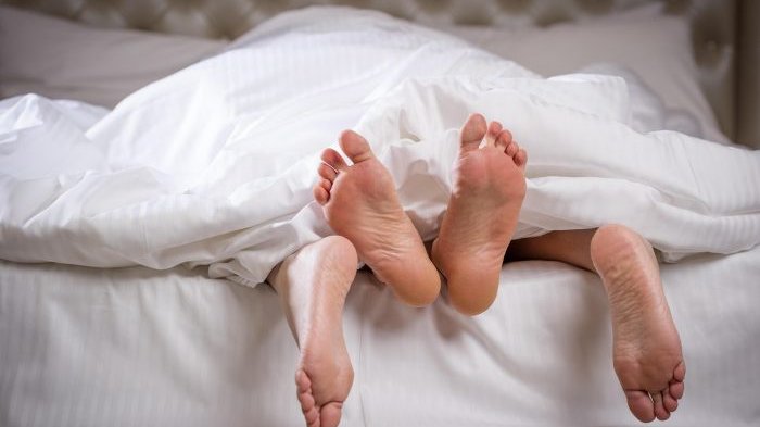 Sexo con mascarilla: La recomendación de estudio de Harvard a las parejas que no pasan juntas la cuarentena