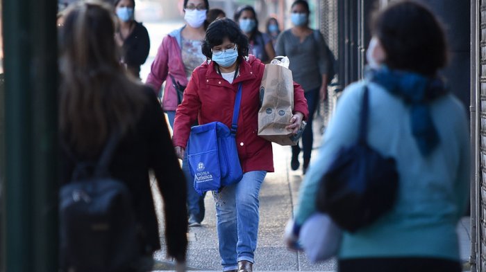 Multas de hasta $10 millones: Presentan proyecto para sancionar a quienes agredan o perturben a contagiados de COVID-19