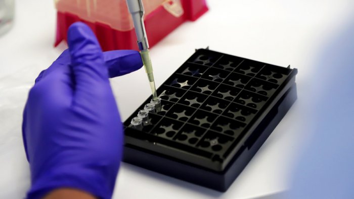 Mañalich responde a críticas de Sochinf por uso de muestras de saliva: “Nos interesa masificar aún más la toma de PCR”