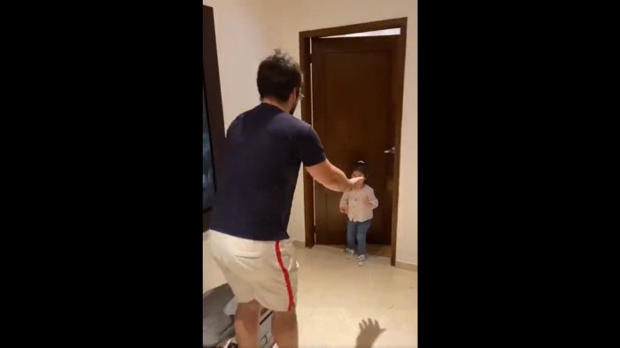 Ella lo entendió todo: Niña rechaza abrazo de su padre que no se lavó las manos tras volver del trabajo