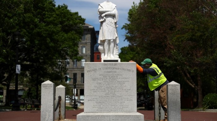 ¿Por qué han atacado y derribado estatuas de Cristóbal Colón en protestas contra el racismo en EE.UU.?