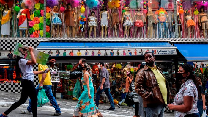 Río de Janeiro y Sao Paulo reabren los centros comerciales bajo exigencias sanitarias y respetando la distancia social