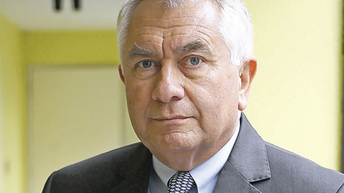 Enrique Paris, el ex presidente del Colmed que ha defendido el actuar del gobierno en la pandemia