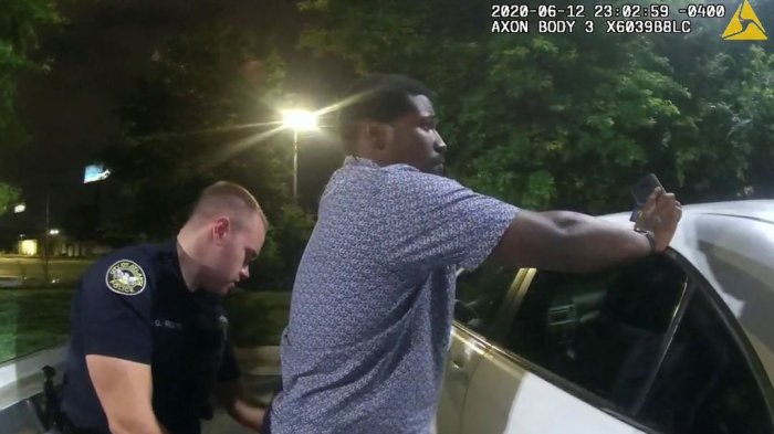 Imágenes muestran los últimos momentos de Rayshard Brooks, el afroamericano que murió a manos de la policía en Atlanta