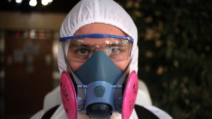 Detienen a sujetos que se hacían pasar por sanitizadores municipales para robar: Ingresaban a las casas mostrando credenciales