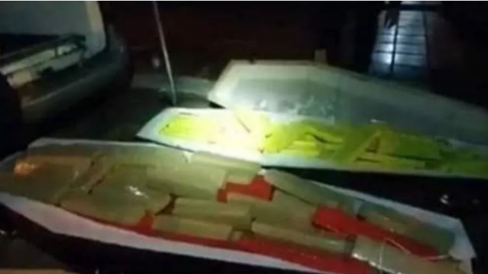 Decía llevar a fallecidos por COVID-19, pero transportaba 300 kilos de droga dentro de los ataúdes