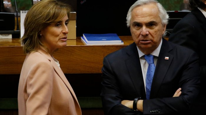 Figuras oficialistas respaldan al ex ministro Mañalich: 