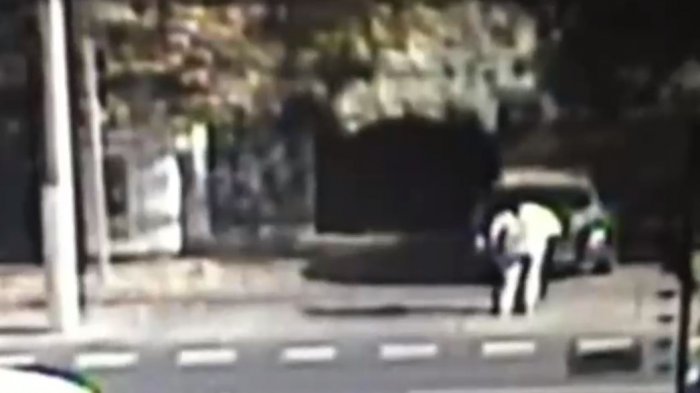 Se hacían pasar por sanitizadores para robar en casas: Les pedían a las familias que se encerraran en una pieza