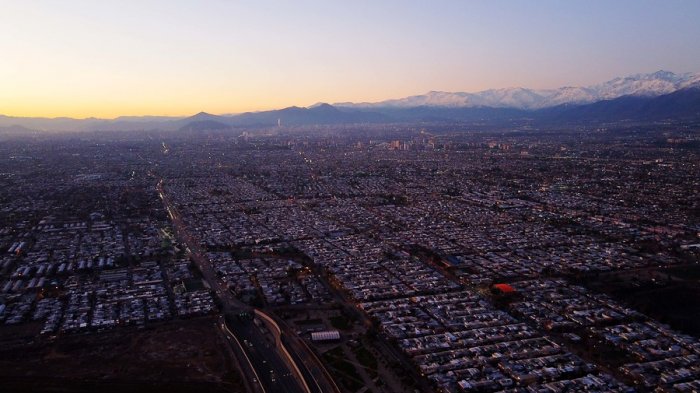 Adelantar el toque de queda y cerrar Santiago los fines de semana: Las estrictas medidas que propone Alessandri
