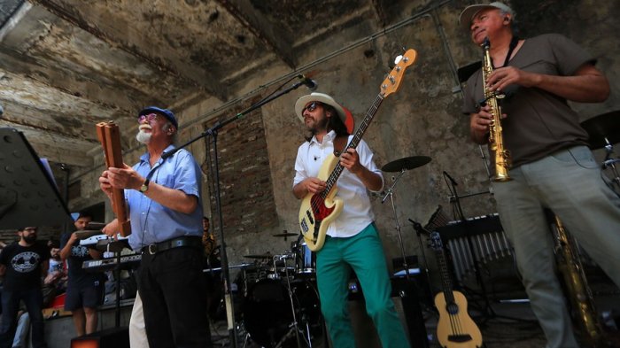 Limitaría libertad de radios: Polémica por propuesta de aumentar al 50% la presencia de artistas chilenos