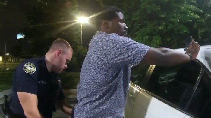 Ex policía que disparó a Rayshard Brooks es acusado de homicidio y otros 10 cargos