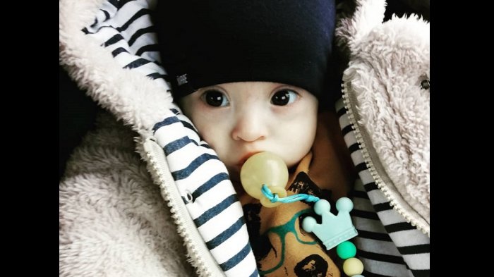 Recibe pensión de $130 mil, requiere trasplante de hígado y su guagua tiene síndrome de Down con cardiopatía