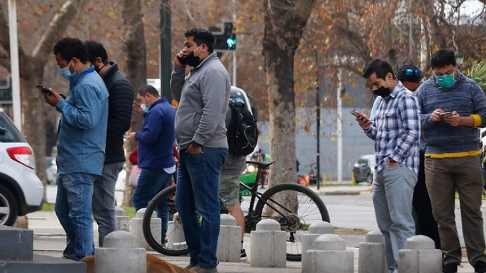 Monitoreo de celulares revela que la Región Metropolitana es la que más ha reducido movilidad con un 39%
