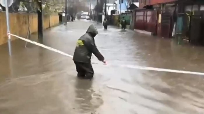 La lluvia dejó casas anegadas: Temporal con fuertes vientos colapsó varios sectores de Concepción