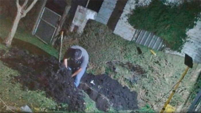 Hizo hoyo para conectarse ilegalmente al alcantarillado y terminó dejando a varias ciudades sin internet