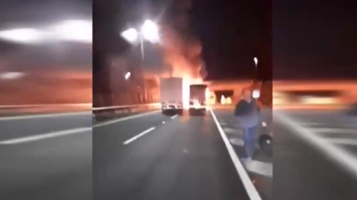 Cortaron la Ruta 5 y quemaron 3 vehículos: Registran 10 ataques incendiarios en menos de 24 horas en La Araucanía