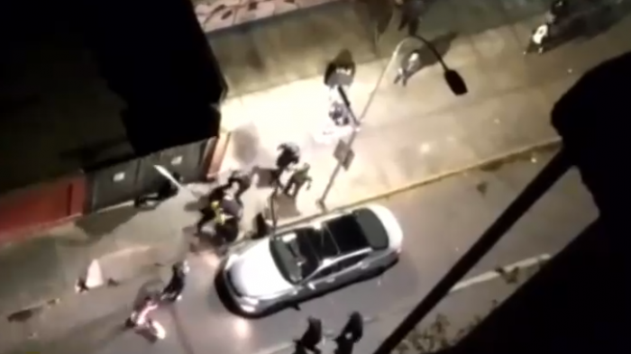 Nueva detención ciudadana en Santiago Centro: Vecinos redujeron a palos a dos ladrones de autos