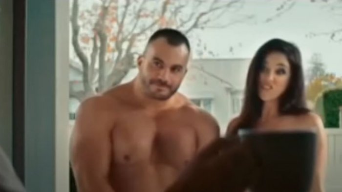 Nueva Zelanda lanza campaña de educación sexual con video grabado por actores porno desnudos