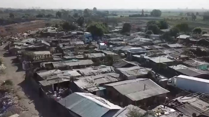 Hacinamiento y escaso acceso a la salud: Las 3 comunas de mayor mortalidad de la RM por COVID-19