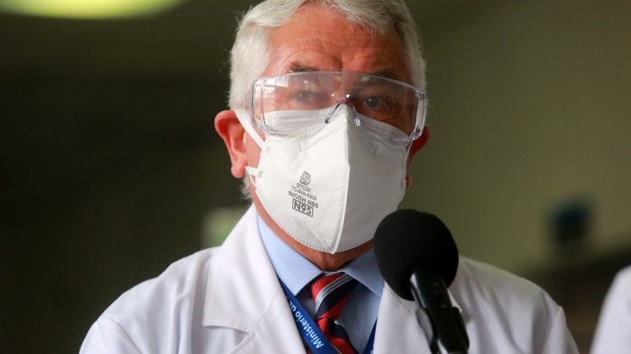 Ministro Paris dice que planea dejar la vocería en los balances del COVID-19 en Chile