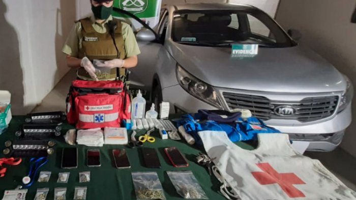 Tenían credenciales y pechera: Voluntarios de la Cruz Roja fueron detenidos por traficar droga a domicilio