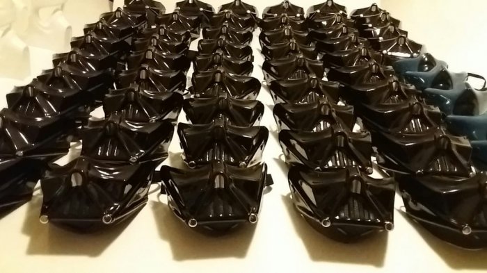 Que la salud te acompañe: Chileno diseñó mascarillas al estilo 