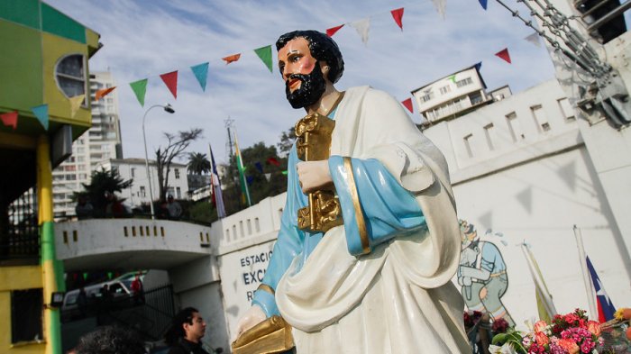 Tradicional fiesta de San Pedro es suspendida en Valparaíso por emergencia sanitaria
