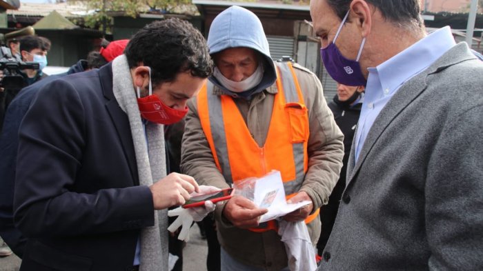Gobierno inició plan de ayuda a personas que viven en la calle entregando kits de alimento y abrigo