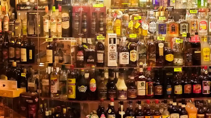 Dueños de botillerías reclaman: 