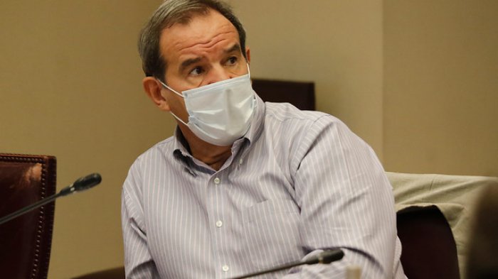 A Allamand se le quedó el micrófono abierto en sesión del Congreso y dijo un garabato sobre Eguigurén