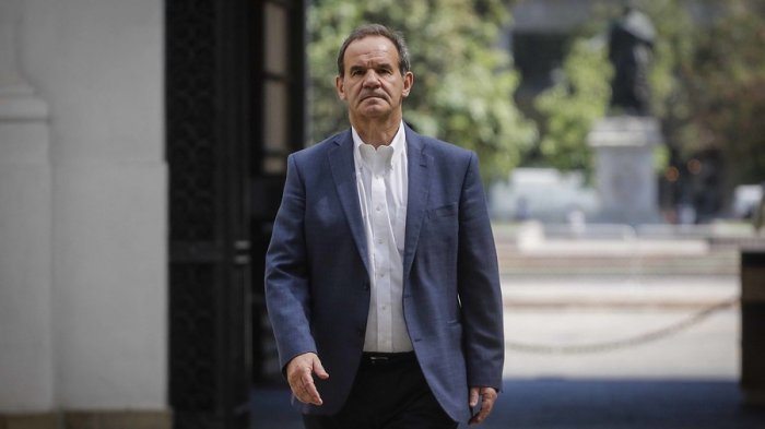 “Es mi amigo y jamás he tenido intención de ofenderlo”: Allamand se disculpa tras garabato sobre Eguiguren