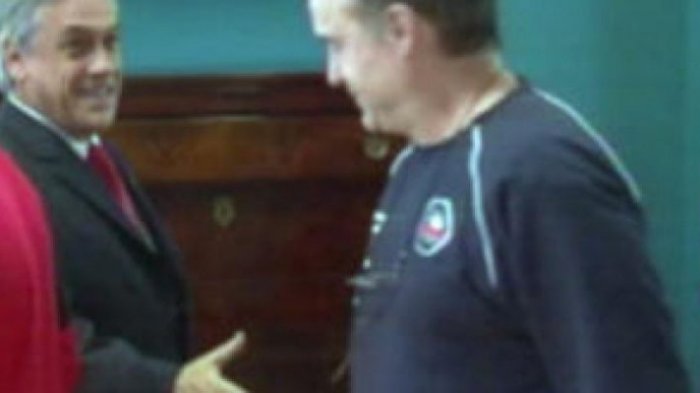 A 10 años del “frío saludo” entre Marcelo Bielsa y el presidente Sebastián Piñera en La Moneda