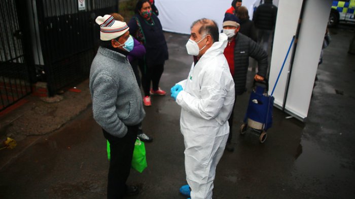 Minsal defiende concepto “leve mejoría” y extienden cuarentenas en las 63 comunas del país