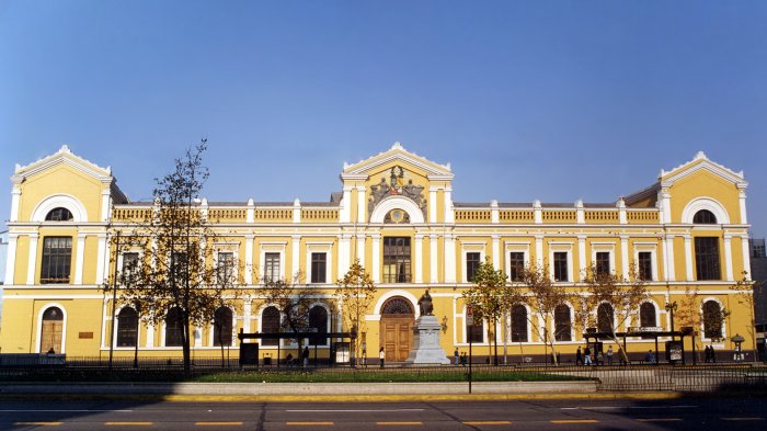 Rector de la U. de Chile decretó duelo por muerte de Ángela Jeria y recordó su 