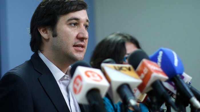 Participó en matinal y debía leer informe: Ausencia del diputado Ramírez en sesión de la Cámara genera críticas