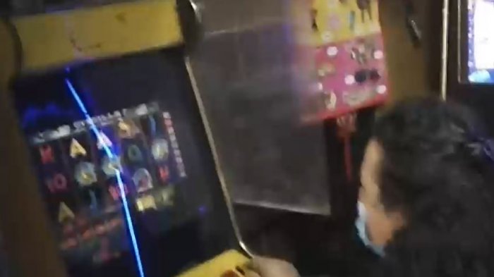 Funcionaba como casino clandestino en pandemia: Almacén escondía decena de tragamonedas