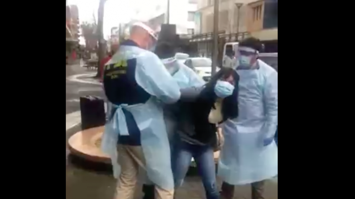 Debía hacer cuarentena, se negó y arrancó: Mujer con COVID fue detenida por no respetar medidas sanitarias