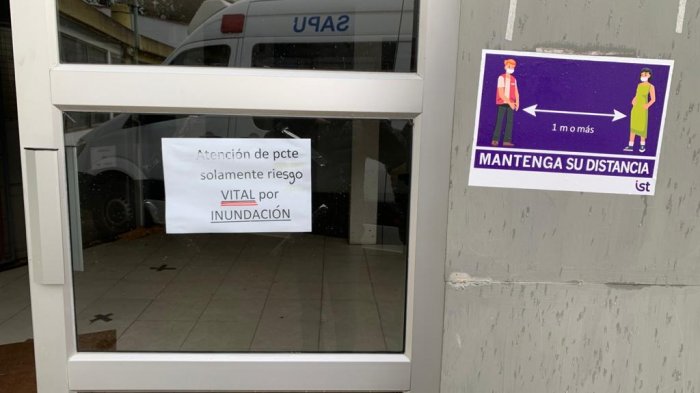 Lluvia inundó Cesfam en Valparaíso, incluyendo el área que atendía a pacientes COVID