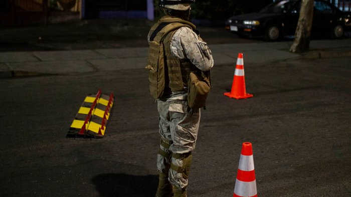 Investigan uso de armamento por parte del Ejército durante control en toque de queda: Hubo civiles heridos a bala