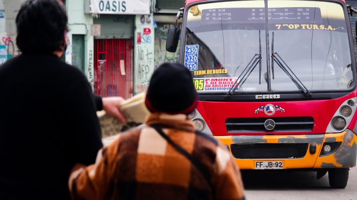 Empresas de buses rurales de la RM presentaron recurso de protección tras rebaja en la tarifa de adultos mayores