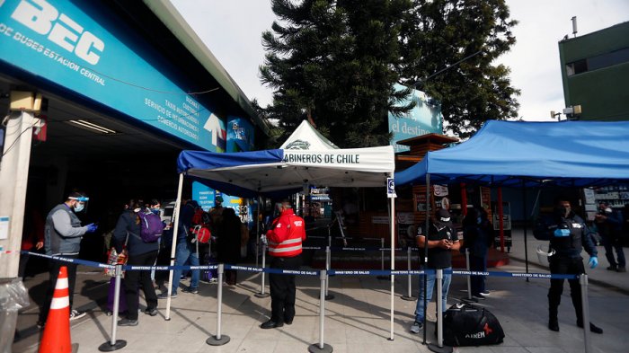 Denuncian que buses burlan las aduanas sanitarias de terminales y suben pasajeros a mitad de camino