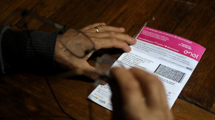 Ejecutivo vetará la ley que prohíbe el corte de los servicios básicos, pero Segpres dice que no afectará beneficios