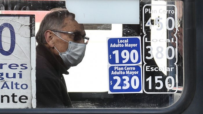 Chile supera los 300 mil contagios de COVID-19 y Minsal anuncia que ya trabajan en “estrategias de desconfinamiento”