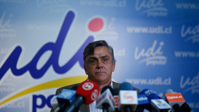 Longueira rompe su silencio y llama a la UDI a rechazar retiro de fondos de AFP: 