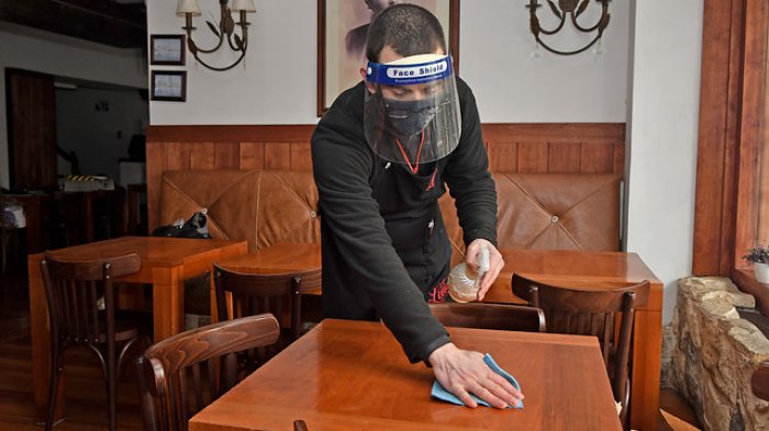 Anuncian medidas de desconfinamiento en dos regiones y proyecto de retiro de fondos de AFP avanza en el Congreso